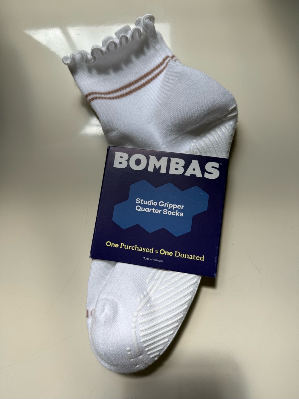 NWT Bombas White Studio Gripper Quarter Socks